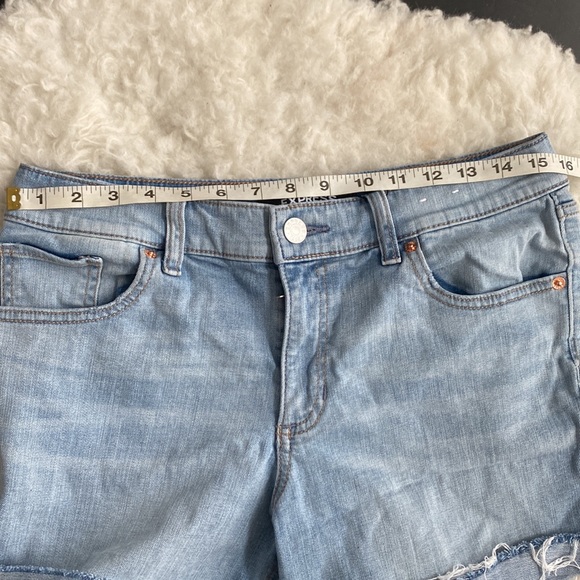 Express original MIDI mid rise sz 6 distressed womens shorts. Express shorts - Picture 7 of 10